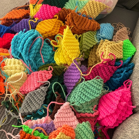 “Do it yourself” hand crochet pieces of a blanket… - Picture 1 of 4